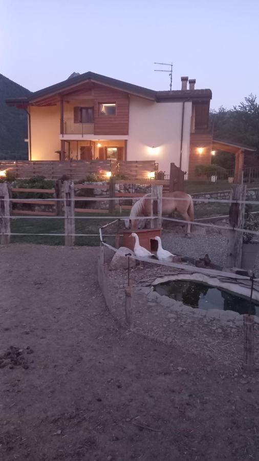 Azienda Agricola Agriturismo I Sei Petali Capo di Ponte Ngoại thất bức ảnh